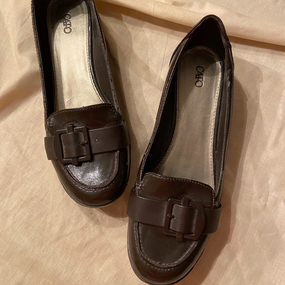 A nice pair of comfy Brown flats.
